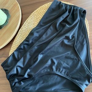 HIGH WAISTED BOTTOMS